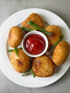 Chicken kachori made with frozen paratha
